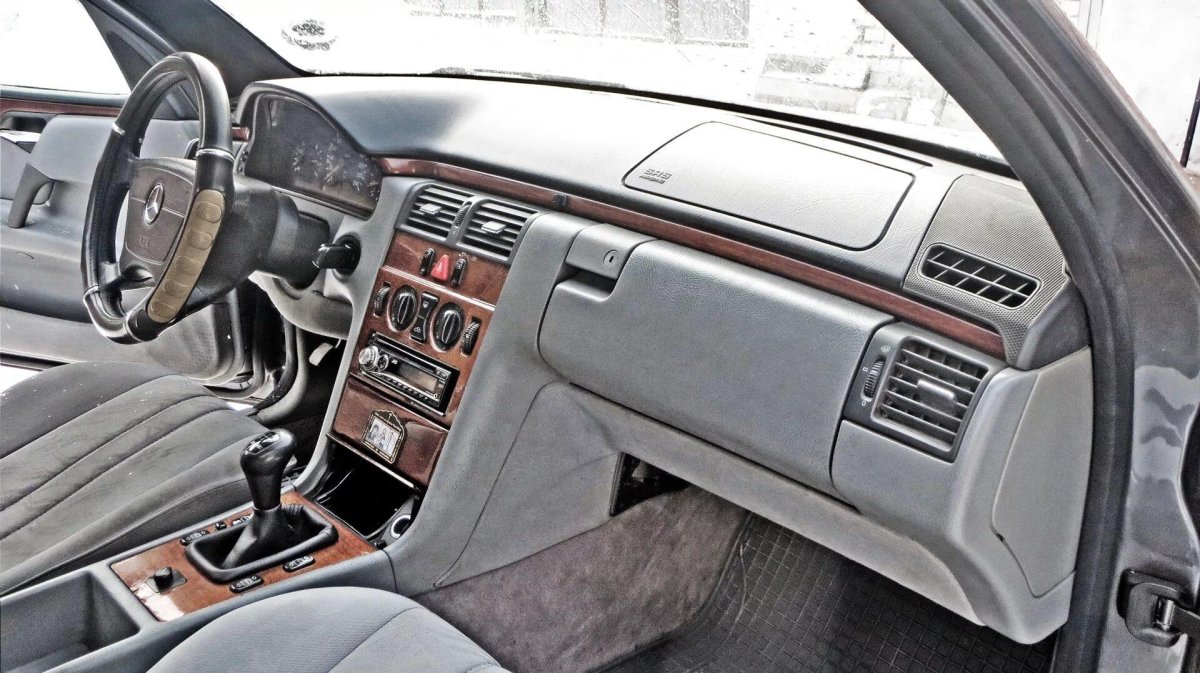 Mercedes w210 светлый салон