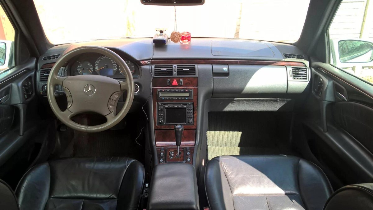 Мерседес 210 механика салон