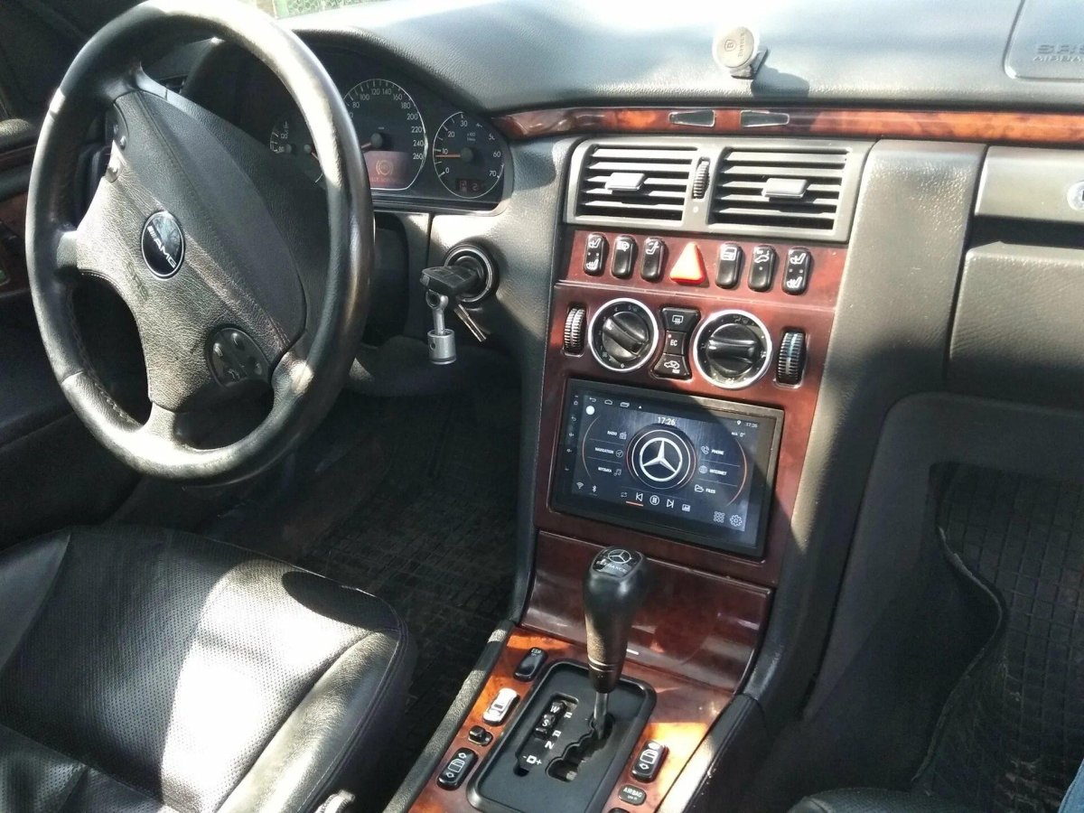 Mercedes 210 салон