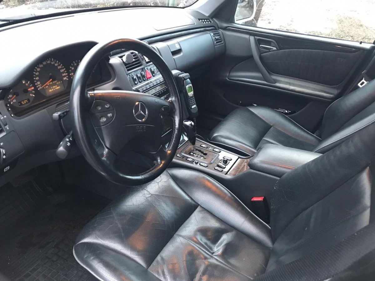 Мерседес 210 салон