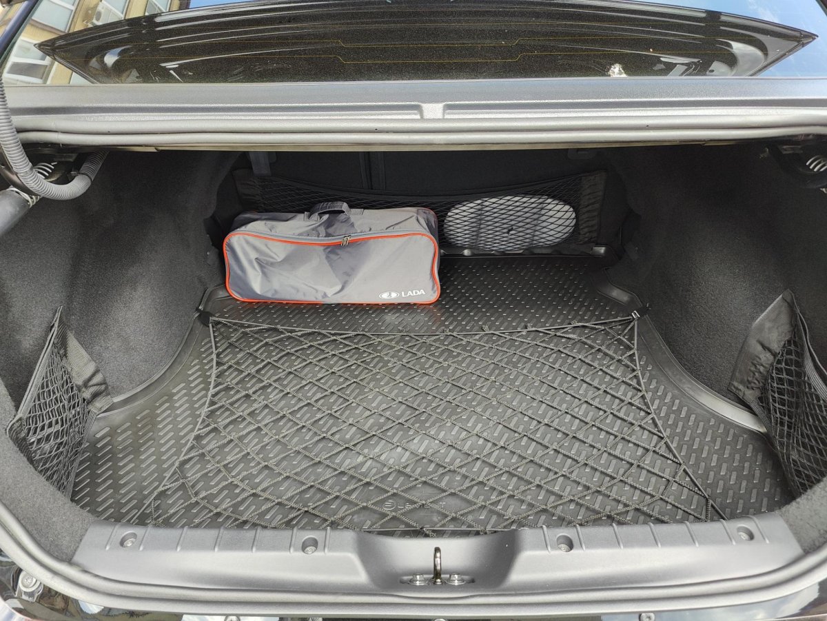 Сетка в багажнике Lada Vesta