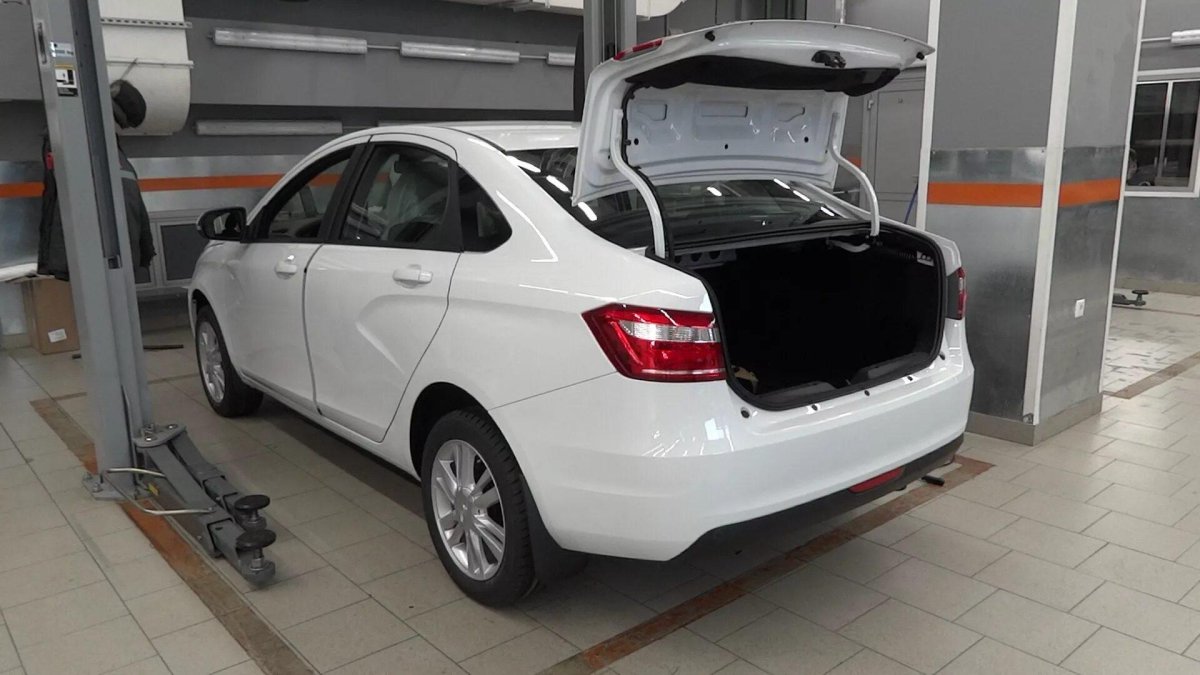 Лада Веста багажник