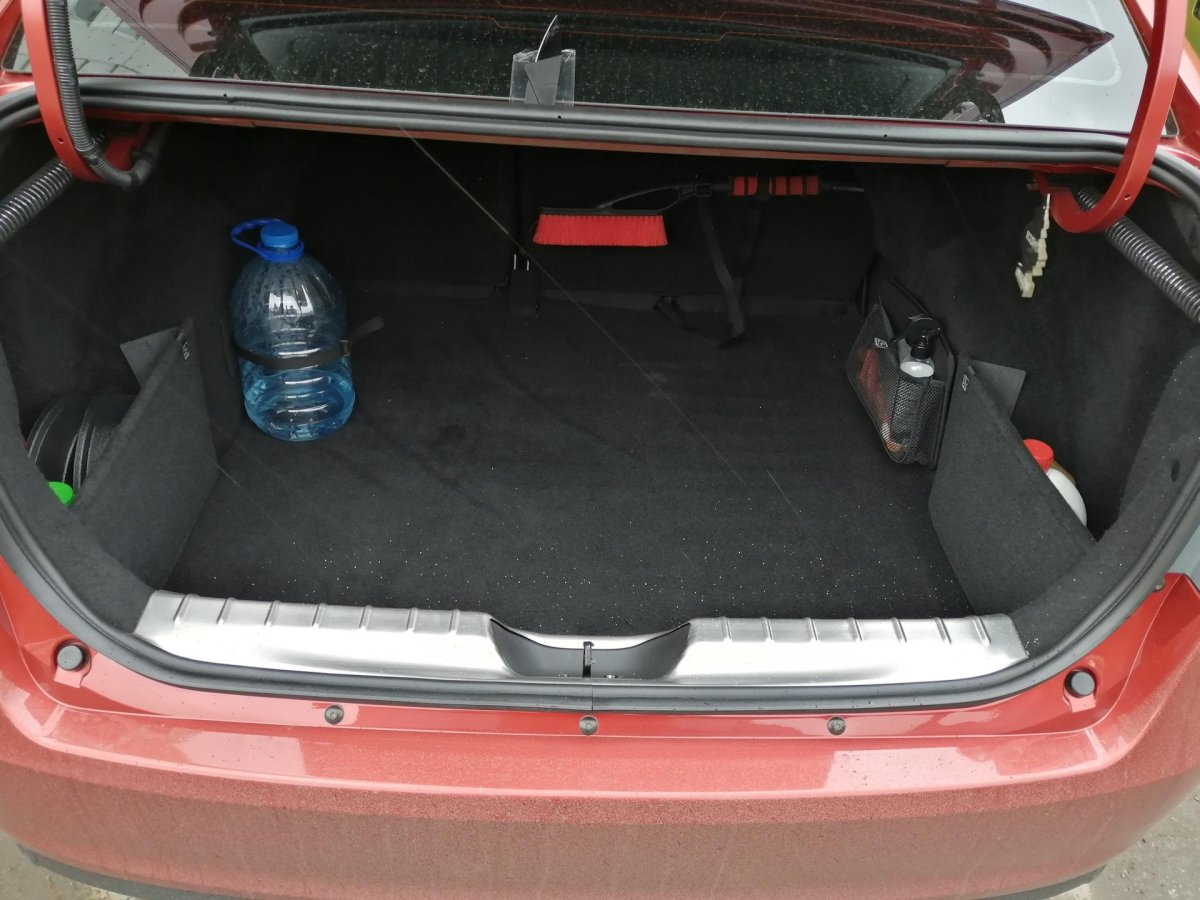 Багажник Лада Веста седан