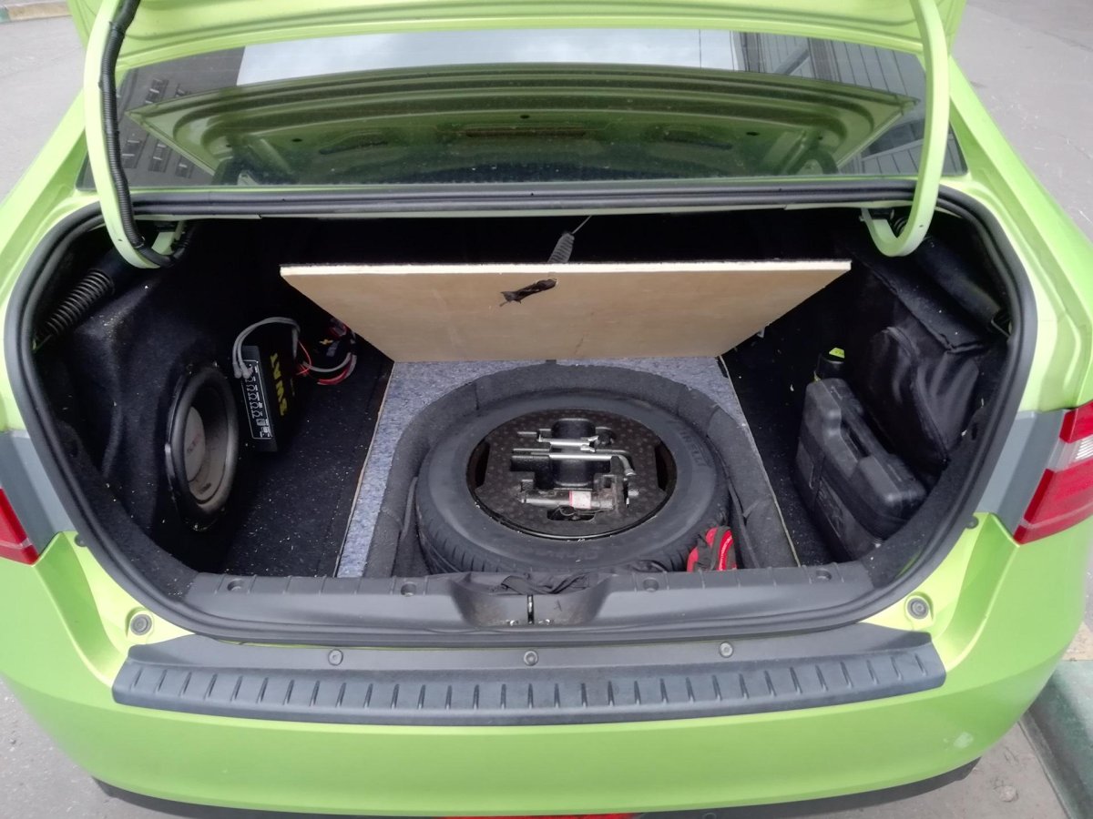 Lada Vesta багажник