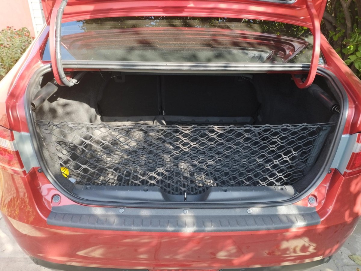 Lada Vesta пластиковая вставка чтоб листья под капотом не забивались