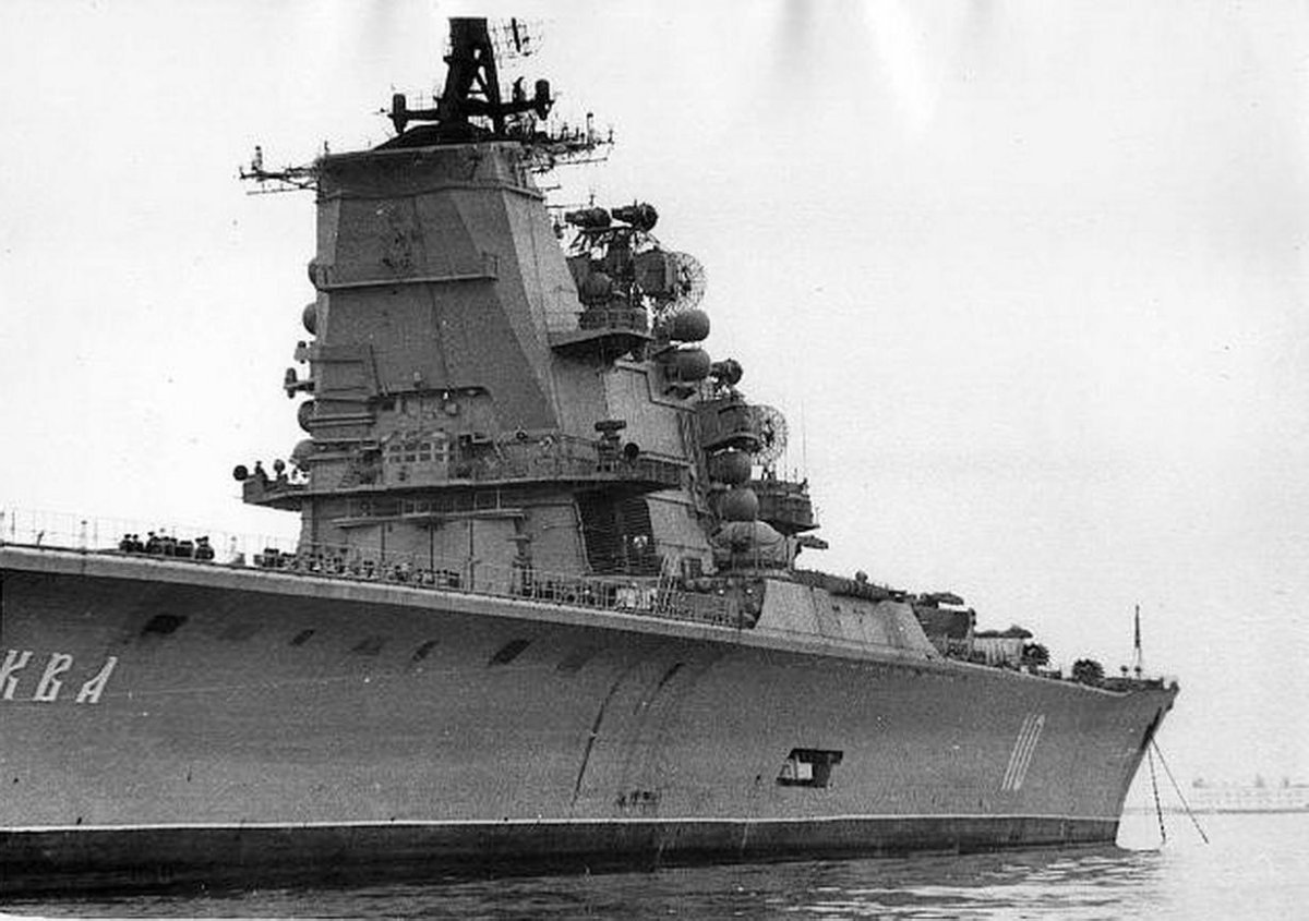 Ленинград противолодочный крейсер