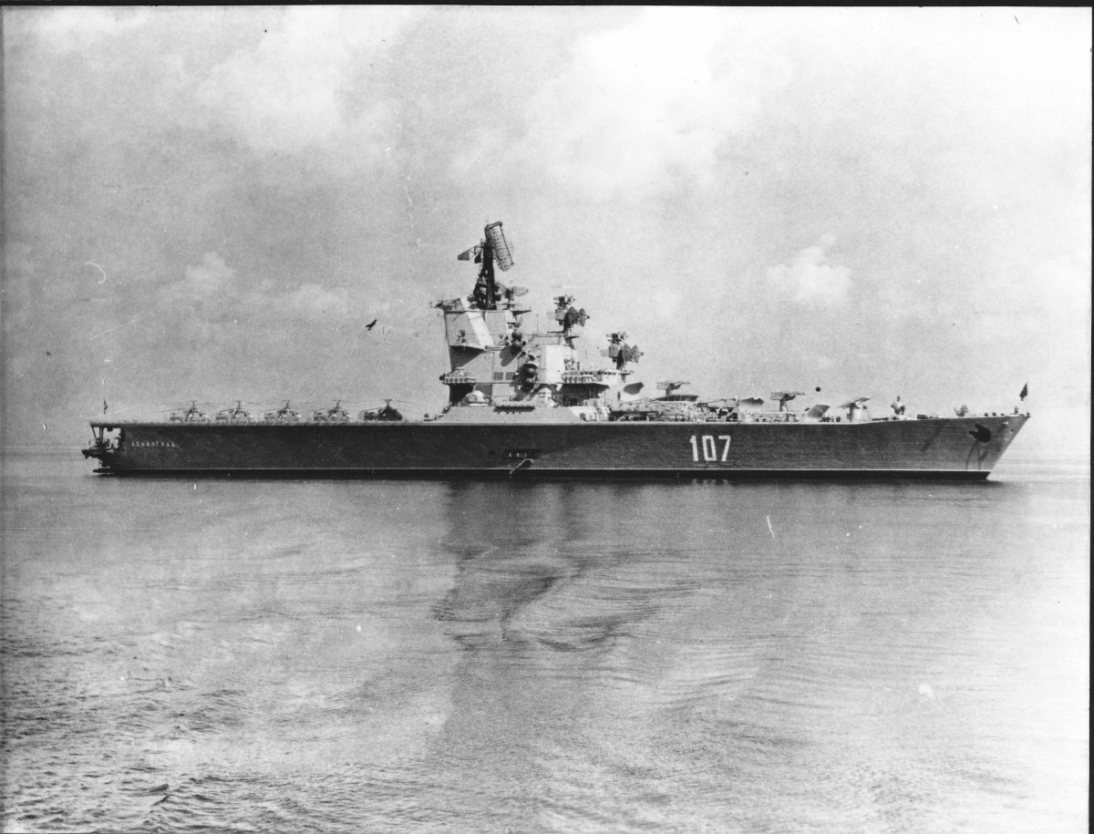 Ленинград противолодочный крейсер