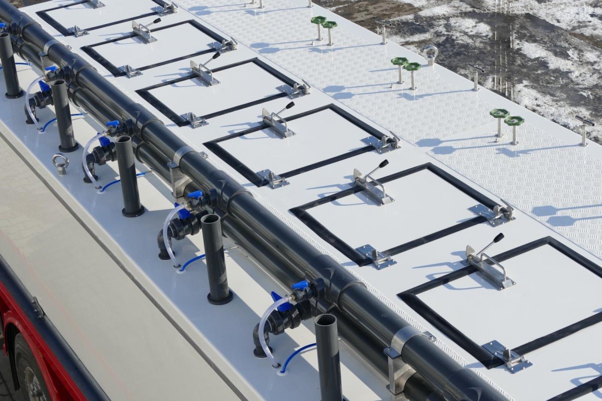 Полуприцеп для перевозки живой рыбы