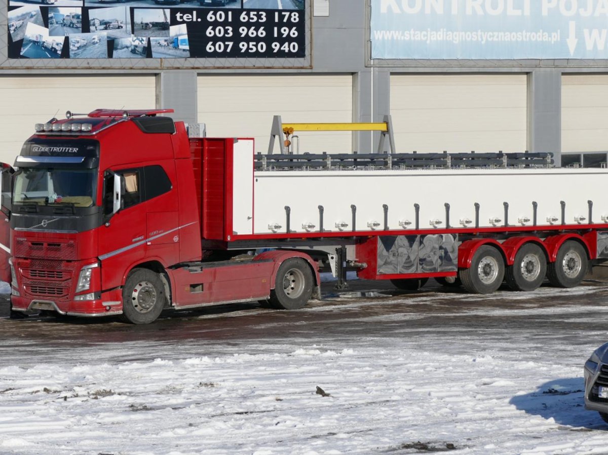 Грузовик для перевозки живой рыбы
