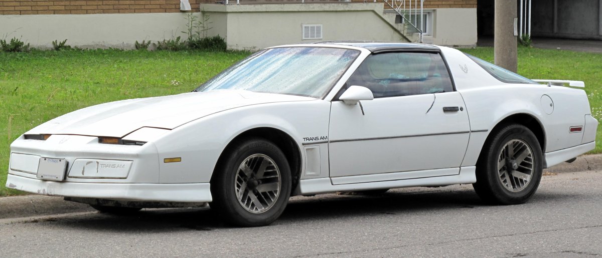 Белый Понтиак