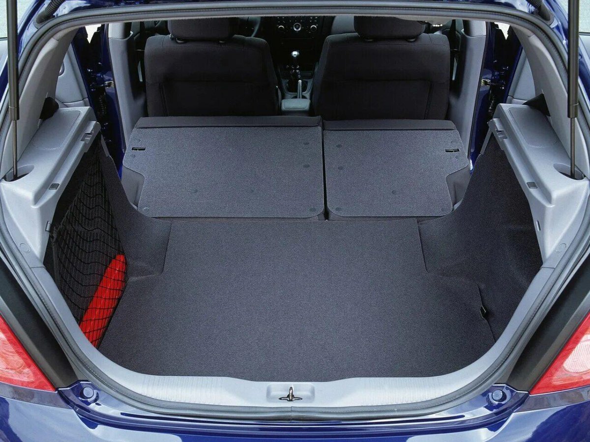 Nissan Almera n16 хэтчбек багажник