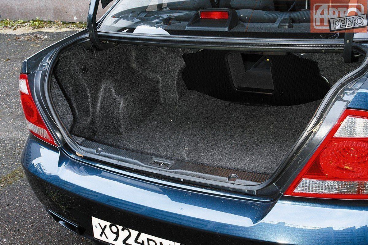 Nissan Almera Classic багажник