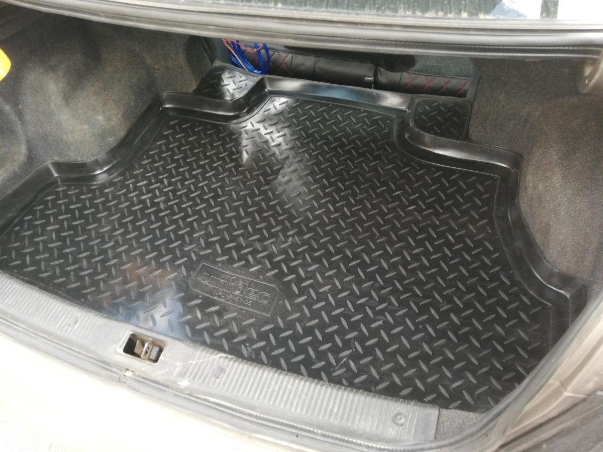 Коврик в багажник Nissan Almera n16