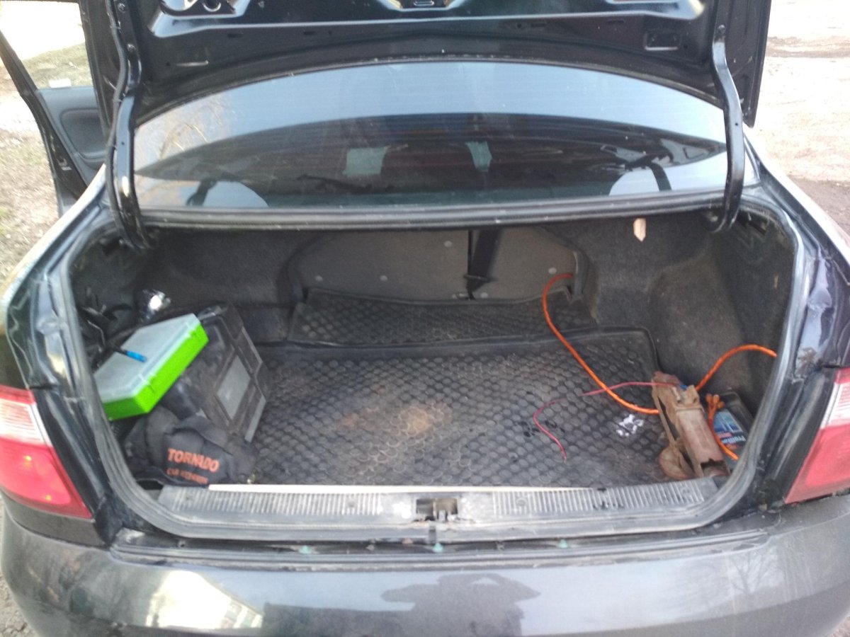 Almera n15 хэтчбек багажник