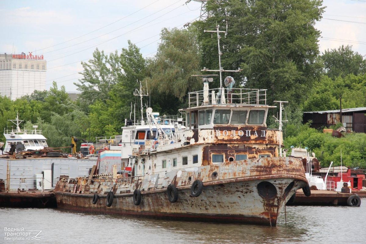 Теплоход плотовод 697