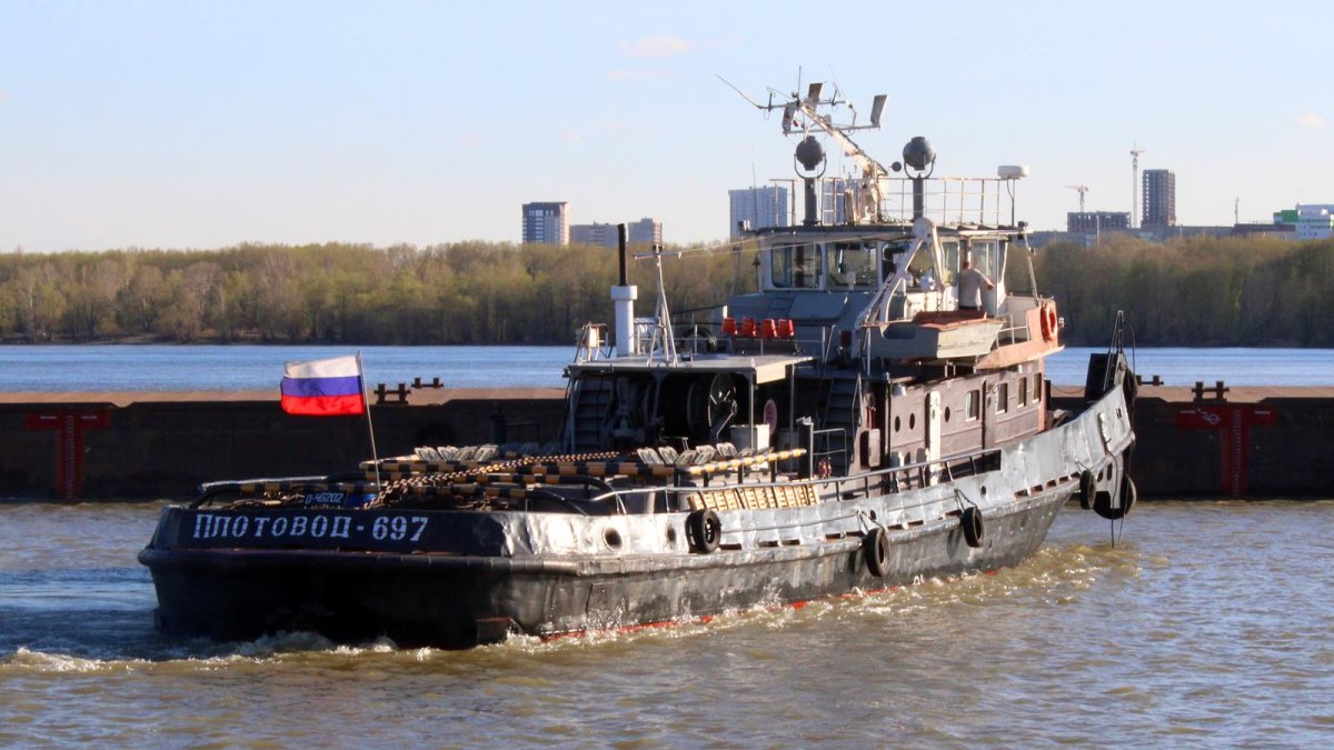 Теплоход плотовод 697