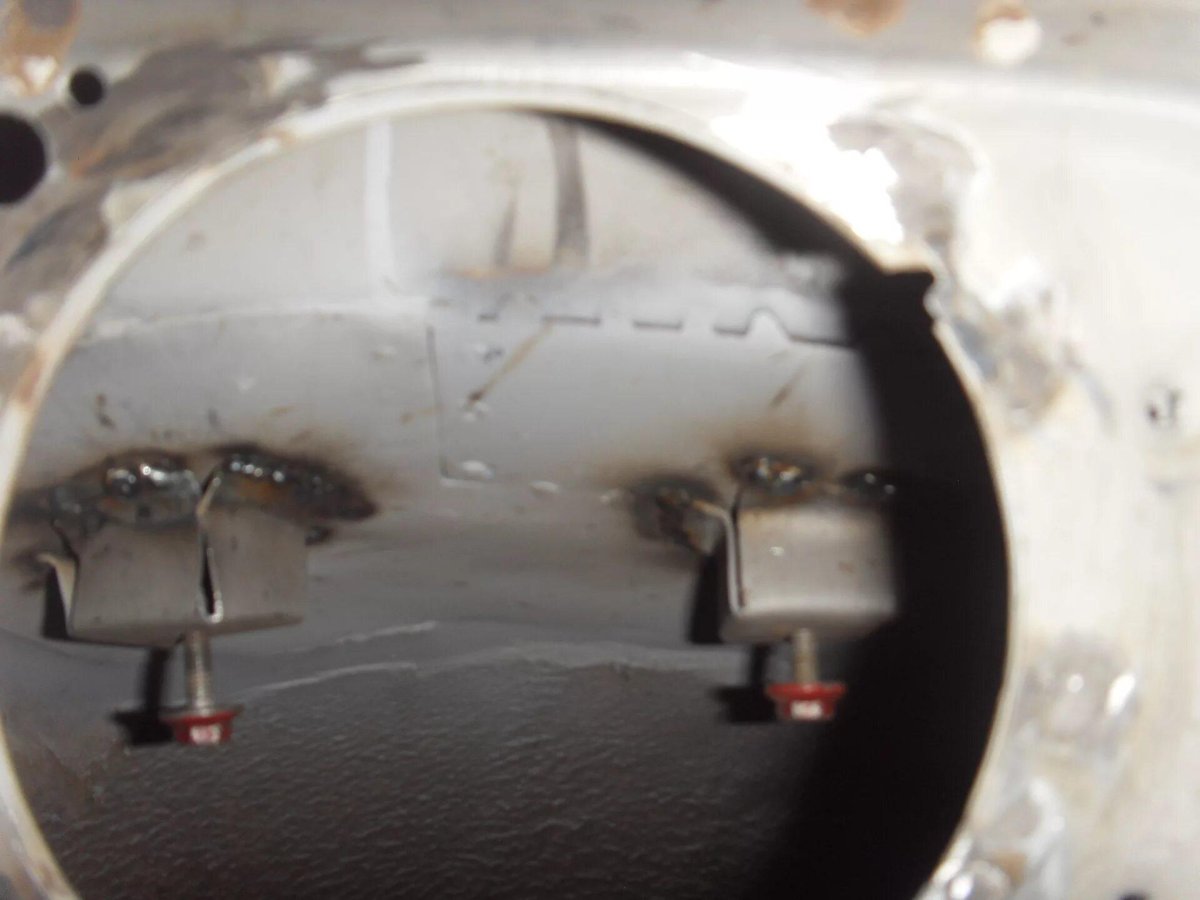 Крепление горловины бензобака гольф 2