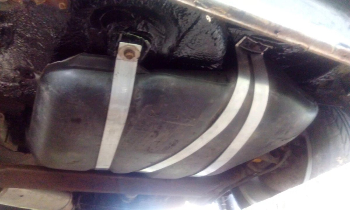 Крепление топливного бака Пассат б3 универсал