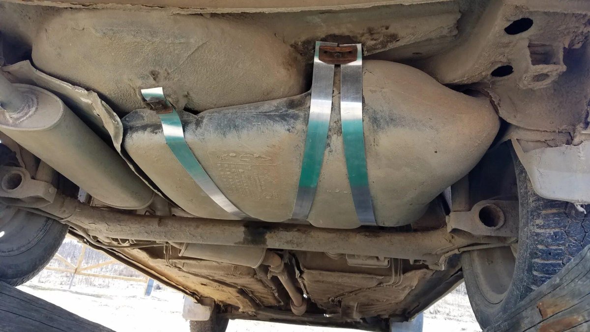 Ауди 80 б4 крепление бензобака