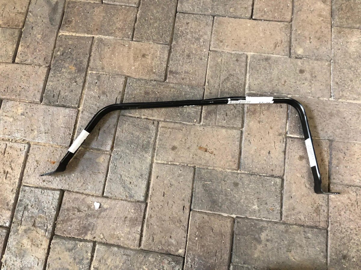 Крепление бензобака Пассат б3