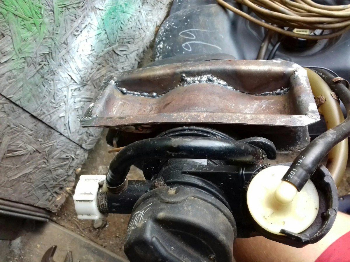 Горловина бензобака Пассат б3