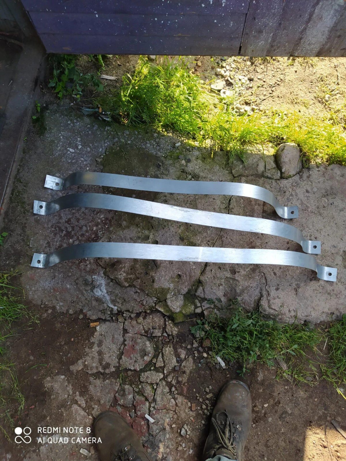 Крепление топливного бака Пассат б3