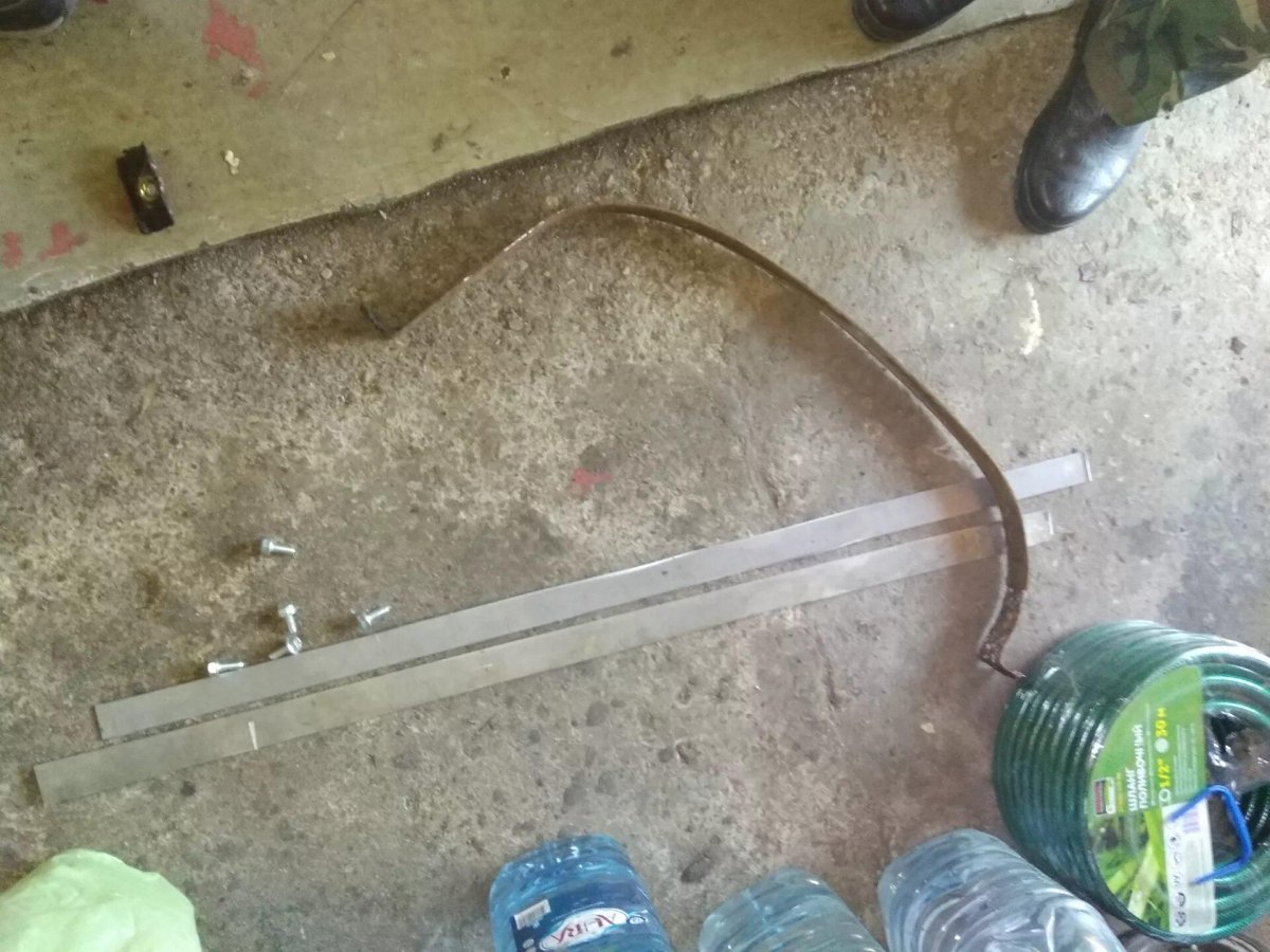 Крепление бензобака гольф 2