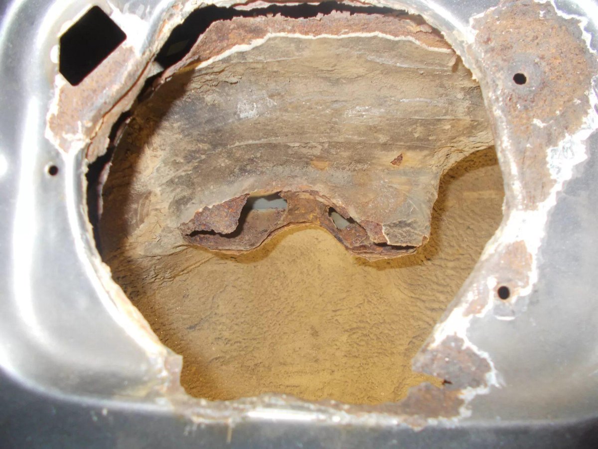 Крепление горловины бензобака гольф 2