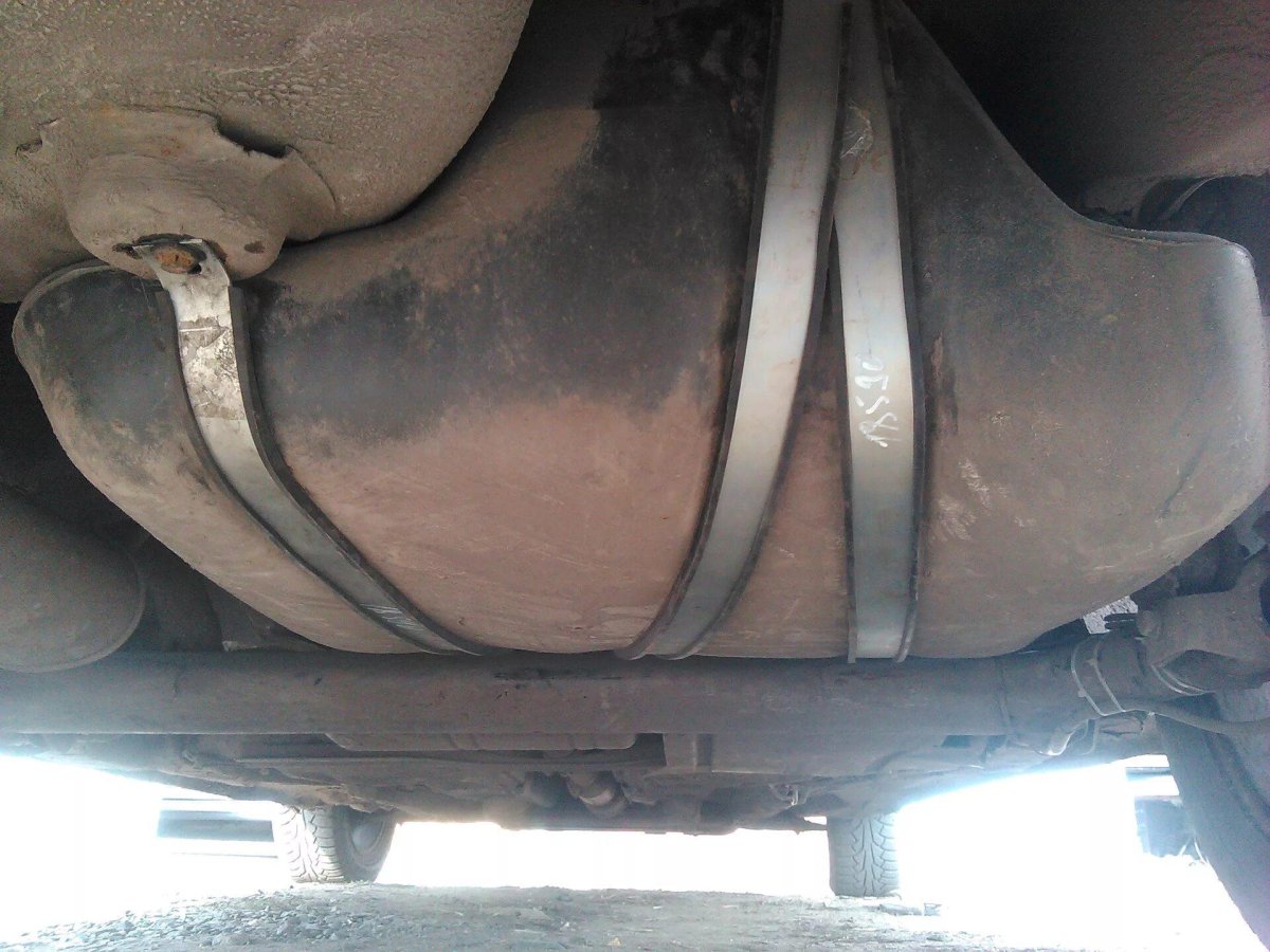 Passat b3 крепление бензобака