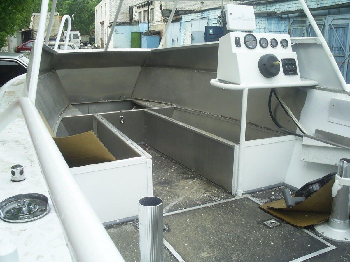 Катер Серебрянка