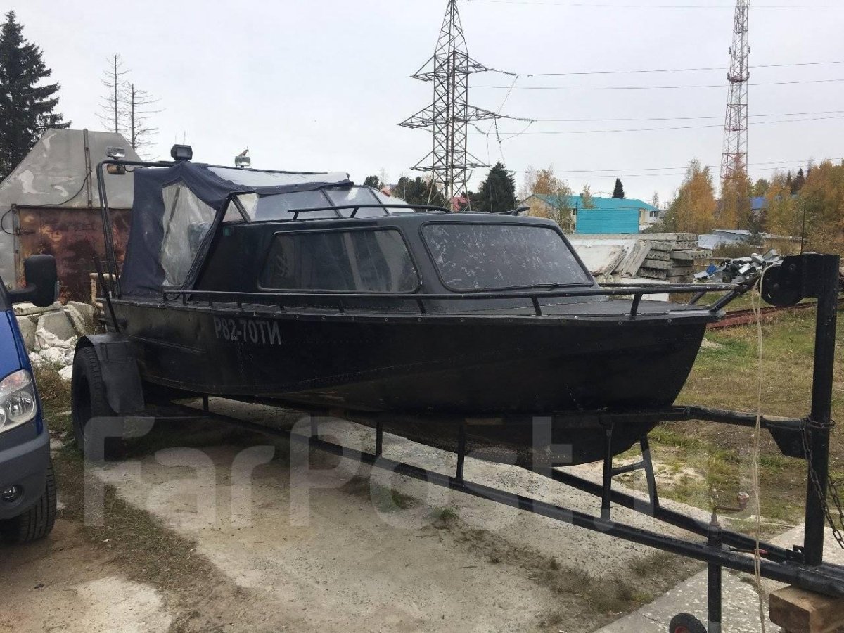 Катер Амур с рубкой