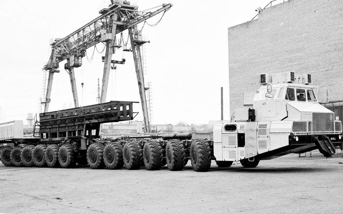 Тягач МАЗ 7907