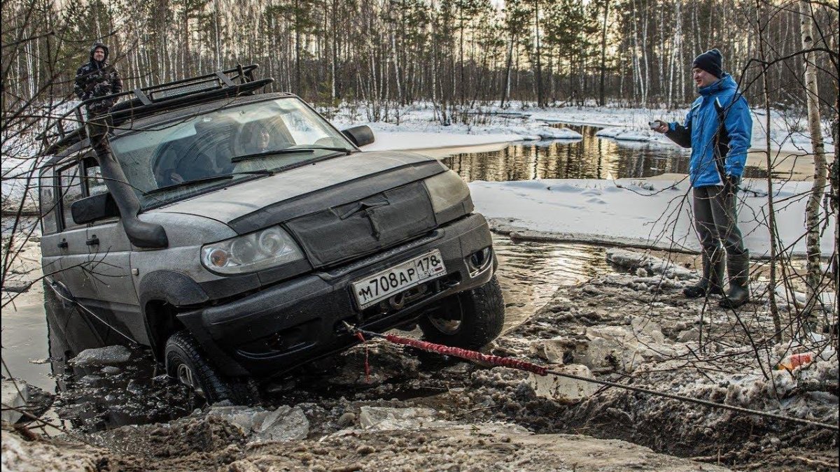 Шевроле Нива в брод