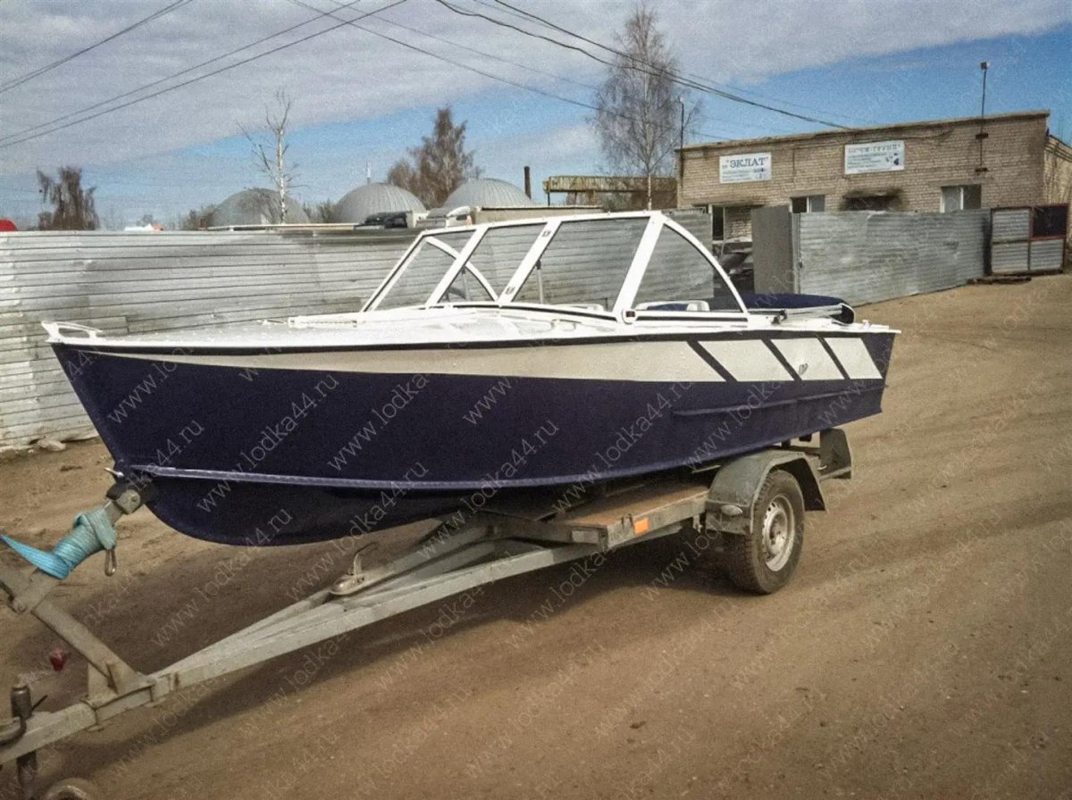 Лодка Прогресс-2 люк палубный