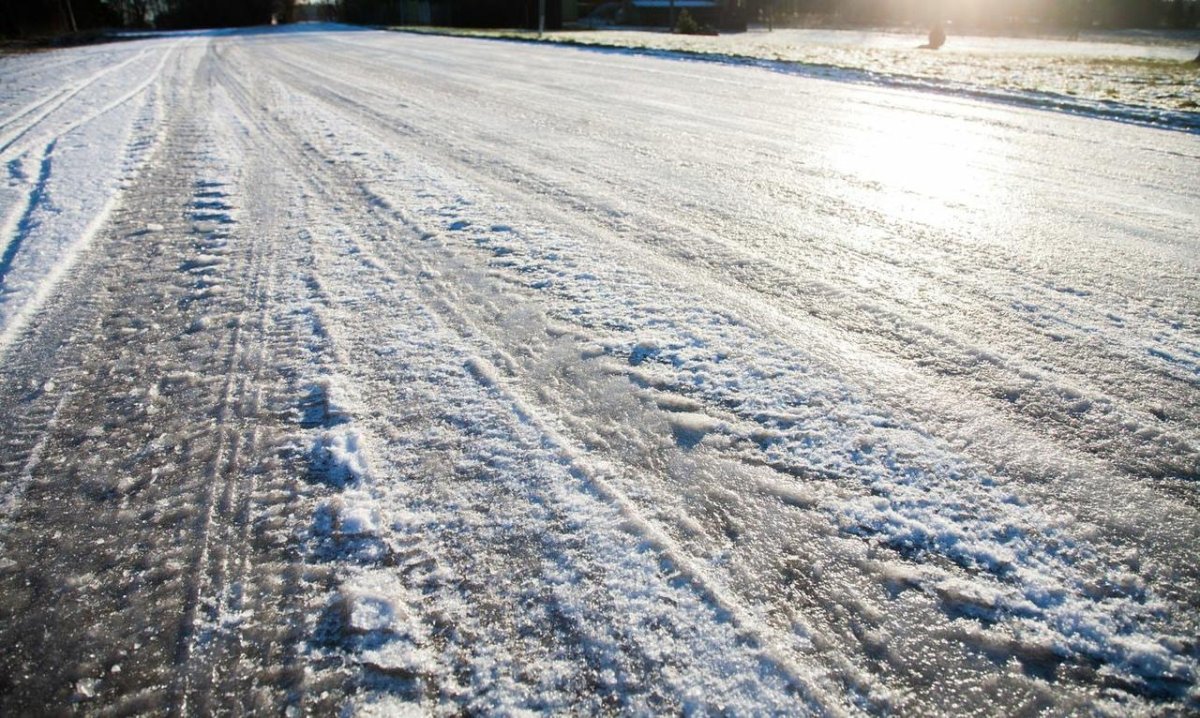 Лед на дороге