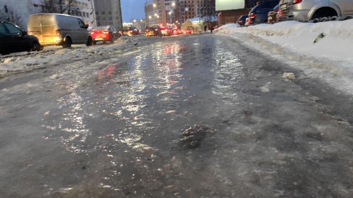 Лед на улице