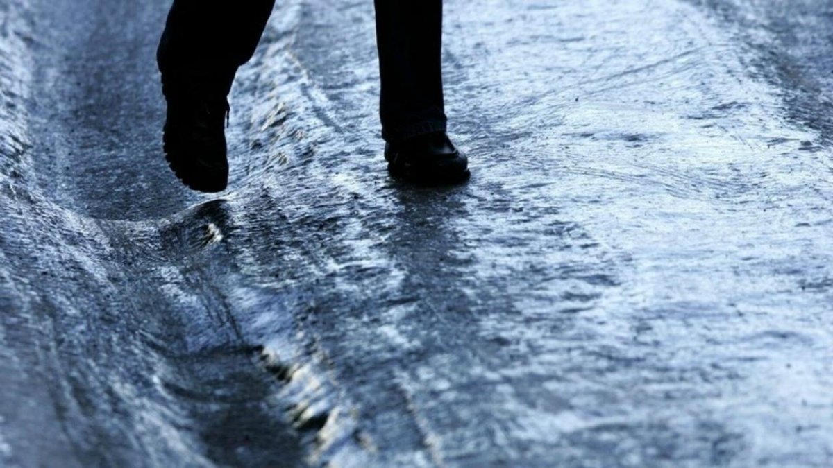 Лед на дороге