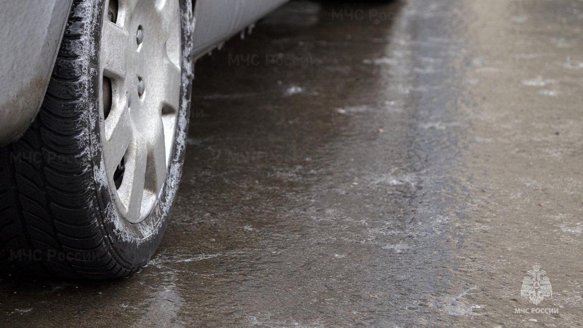 Лед на асфальте