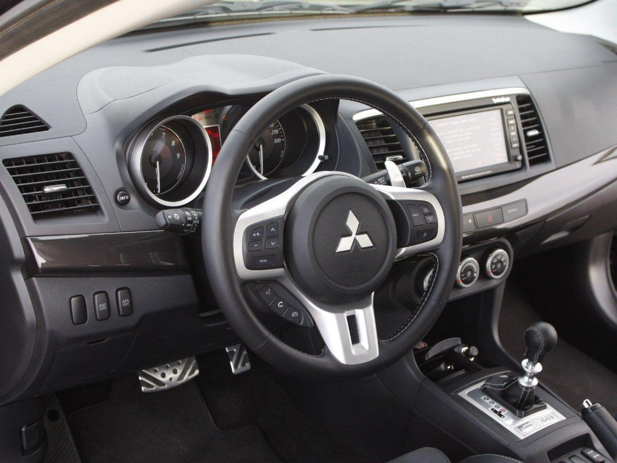 Mitsubishi Lancer 10 салон полной комплектации