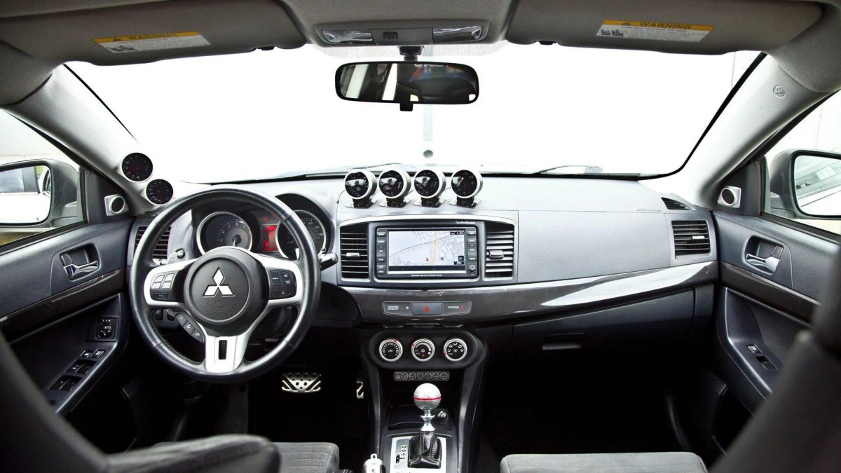 Lancer EVO 10 салон