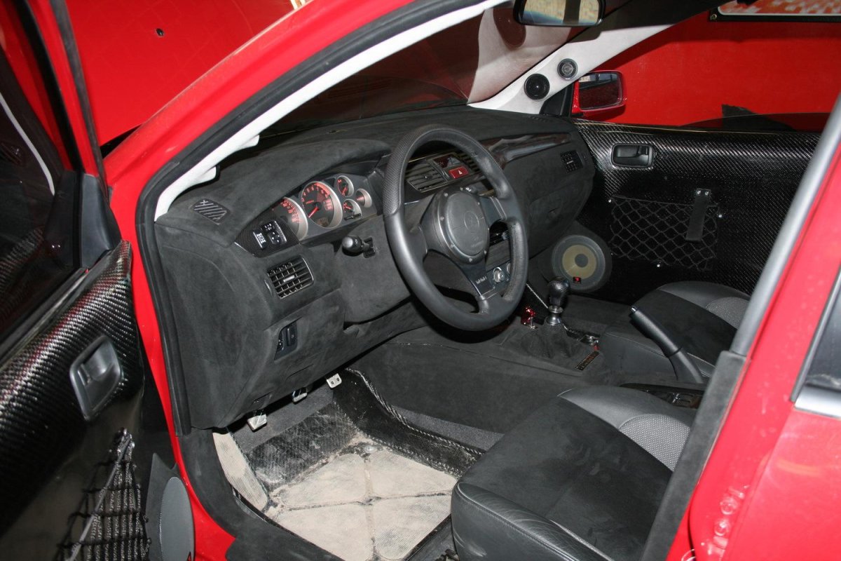 Lancer EVO 9 салон