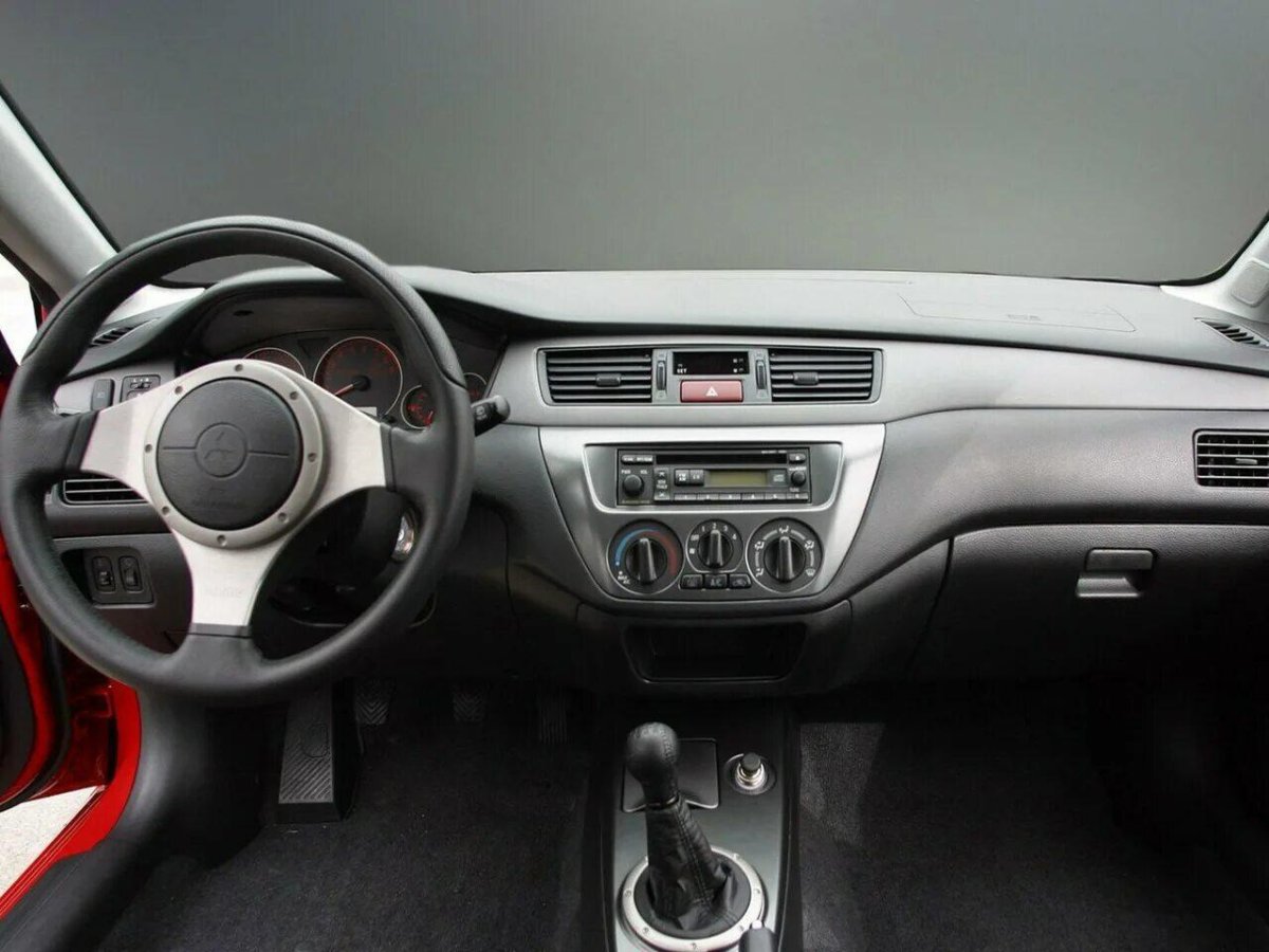 Lancer EVO 8 салон