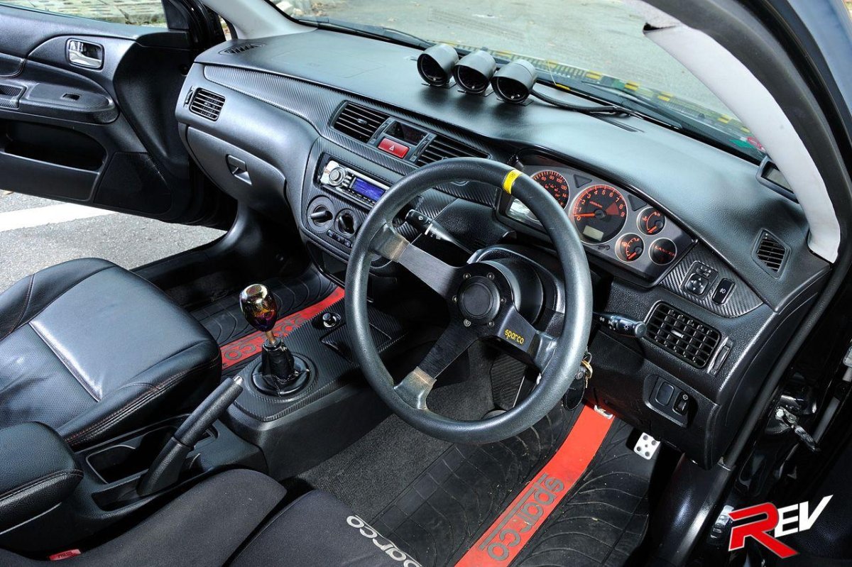 Mitsubishi Lancer Evolution 1 салон