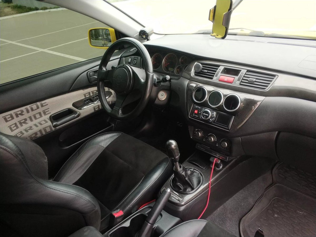 Митсубиси Эво 9 салон