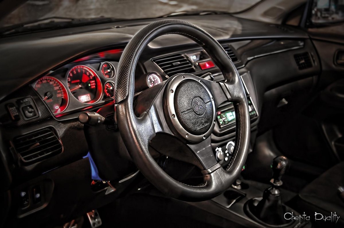 Лансер Эволюшн 9 салон