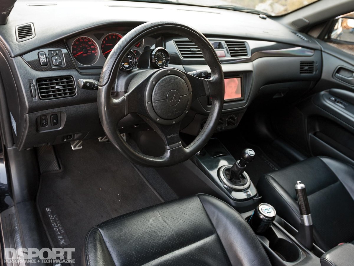 Lancer EVO 9 салон