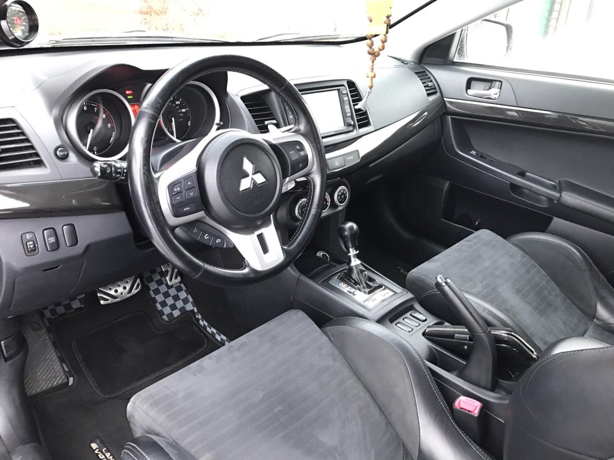 Lancer Evolution 10 салон