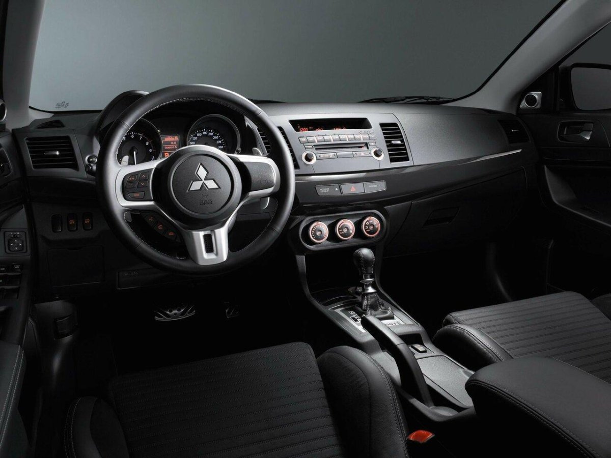 Митсубиси Лансер Эволюшн 10 салон