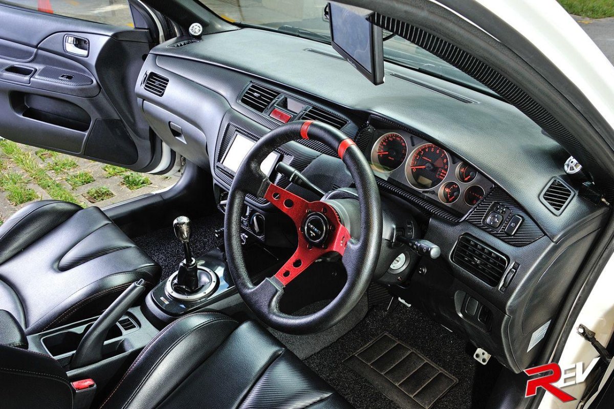 Лансер Эволюшн 9 салон