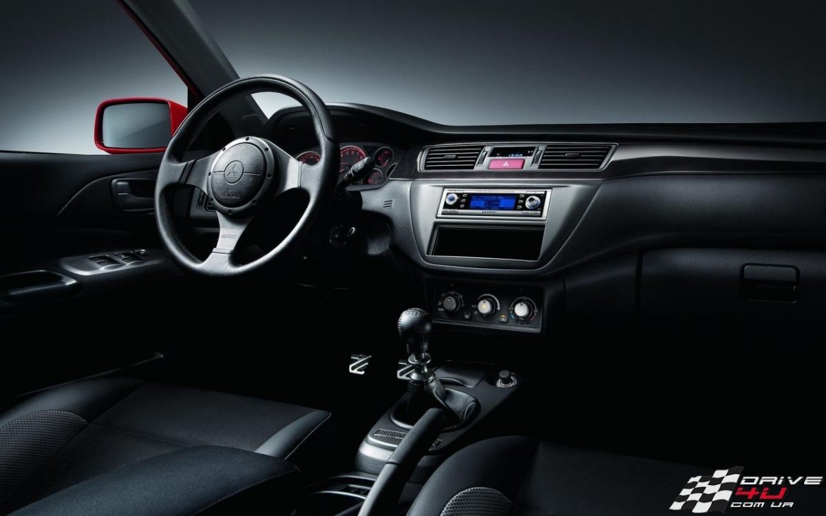 Mitsubishi Lancer 10 черный салон